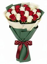 Букет Микс из красных и белых роз в Ярославле