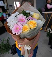 Букет цветов из:  Герберы, Розы и Хризантемы в Ярославле